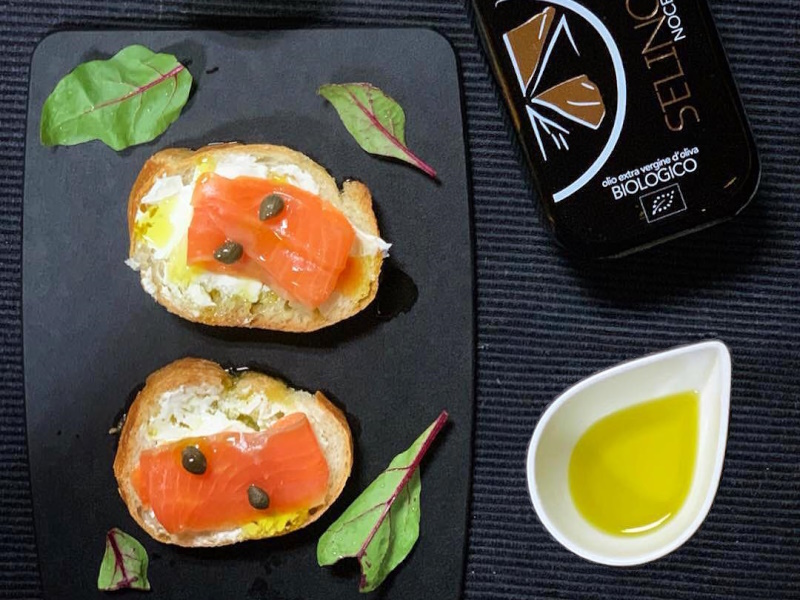 Olio Extra Vergine (EVO) Siciliano, ideale per condire bruschette, salmone, affumicati e piatti a base di pesce